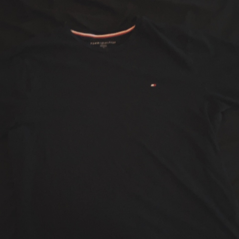 Black Tommy Hilfiger T-shirt